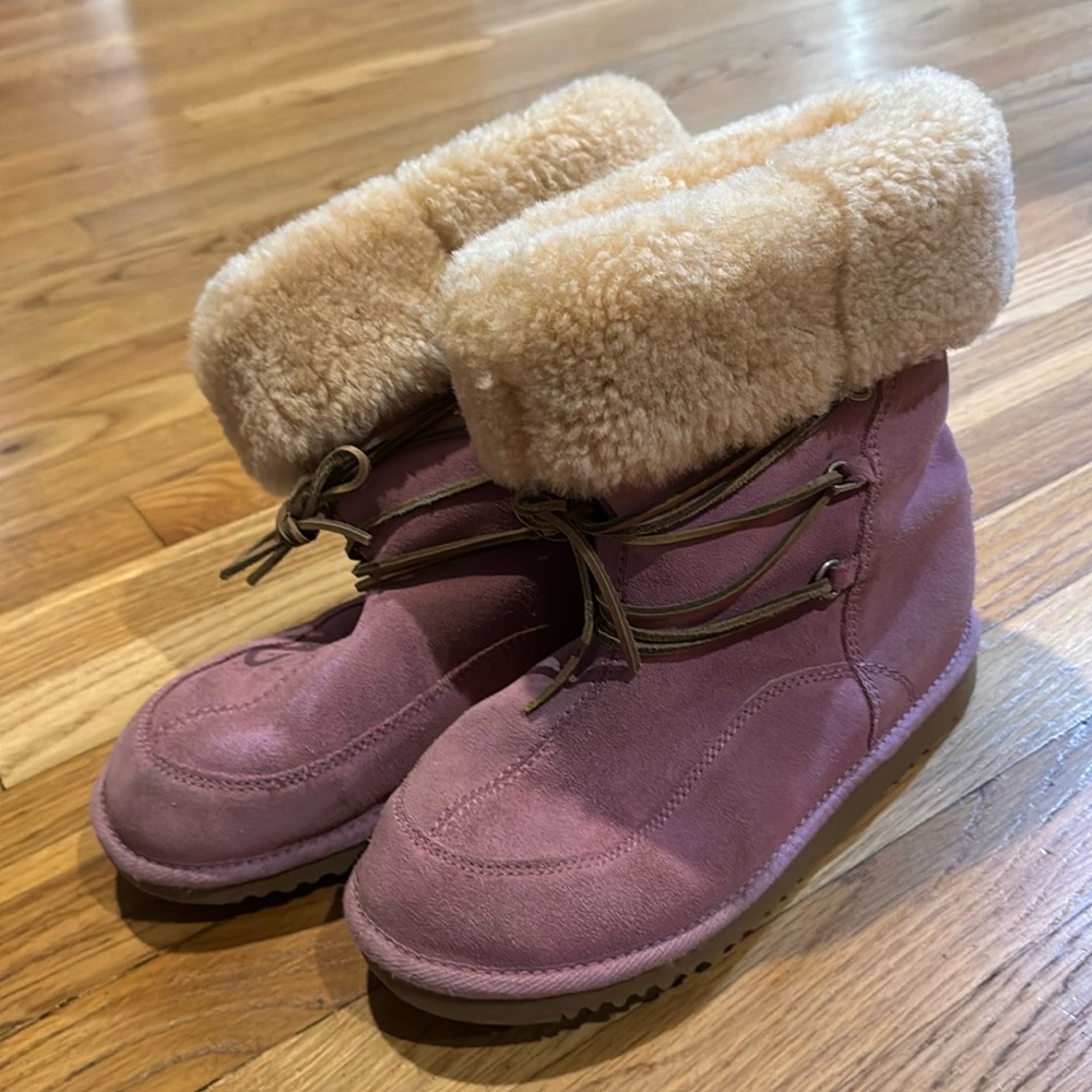 Big girl uggs pink size 6 (fits women’s 8)